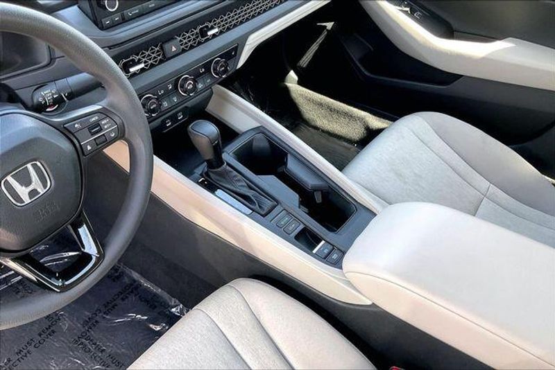 Used 2025 Honda Accord Sedan SEImage 17