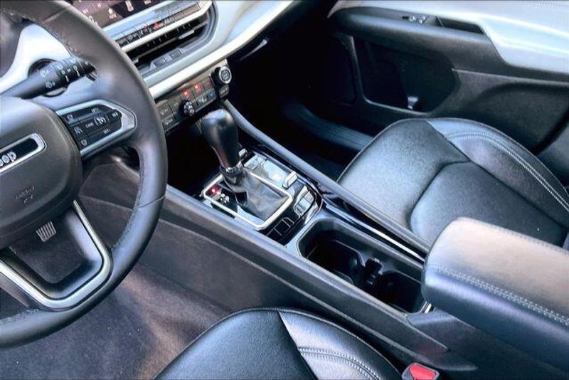 Used 2025 Jeep Compass LimitedImage 17