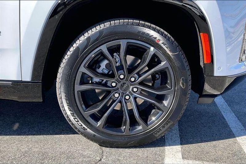 2026 Jeep Grand Wagoneer Summit Obsidian 4x4Image 10