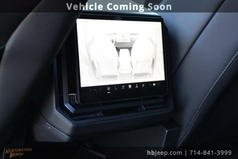 2024 Tesla Cybertruck BaseImage 42