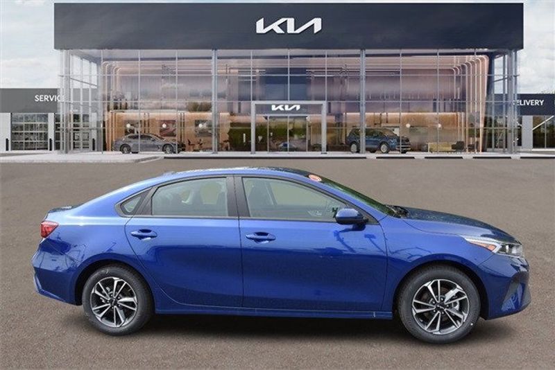 2024 Kia Forte LXSImage 2