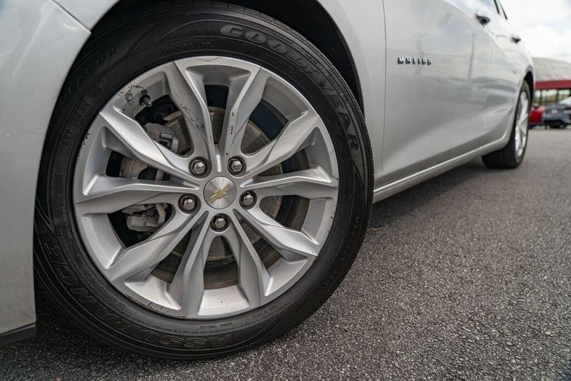 2021 Chevrolet Malibu 1LT photo 3