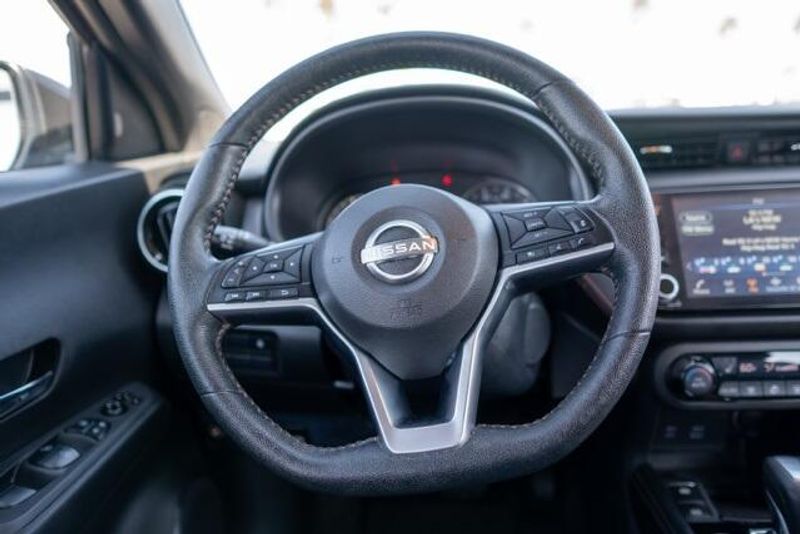 Used 2022 Nissan Kicks SRImage 16