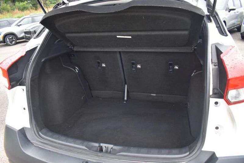 Used 2018 Nissan Kicks SVImage 16