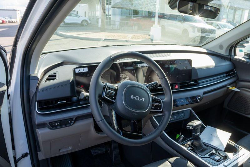 New 2026 Kia Carnival EXImage 8