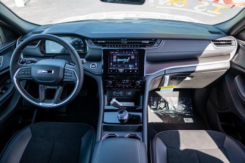 2025 Jeep Grand Cherokee L Altitude XImage 14