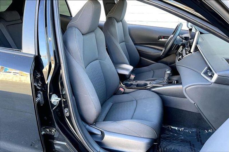 Used 2025 Toyota Corolla Hatchback SEImage 6