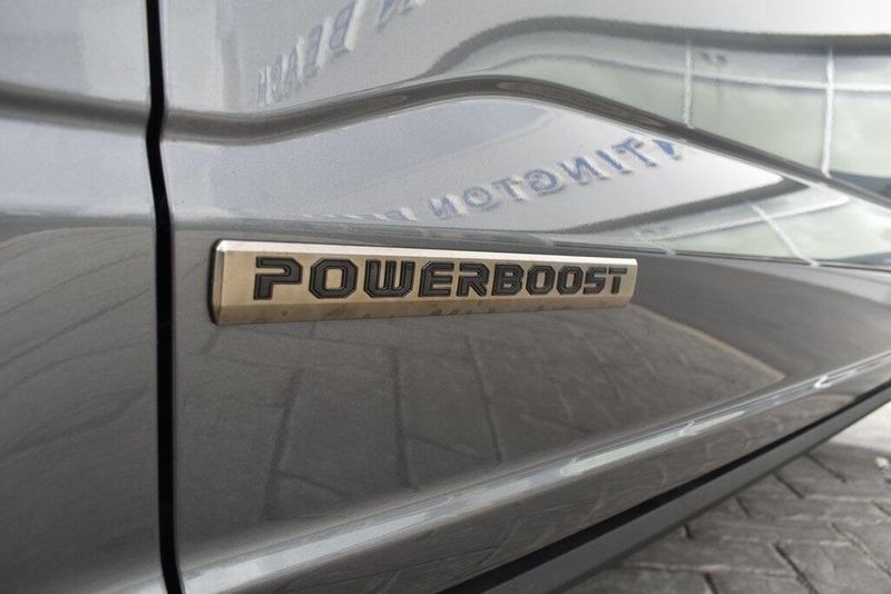 2025 Ford F-150 PlatinumImage 7