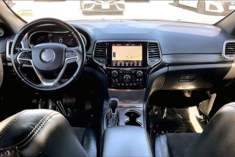 Used 2021 Jeep Grand Cherokee Laredo XImage 15