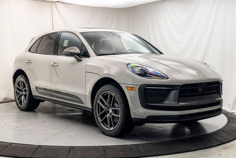 2025 Porsche Macan TImage 14