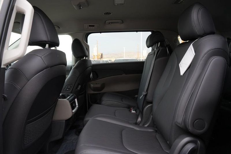 New 2026 Kia Carnival EXImage 15