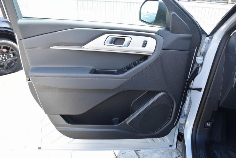 New 2025 Ford Explorer ActiveImage 14