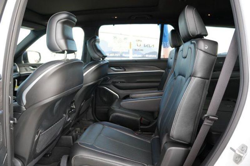 Used 2024 Jeep Grand Cherokee L OverlandImage 12