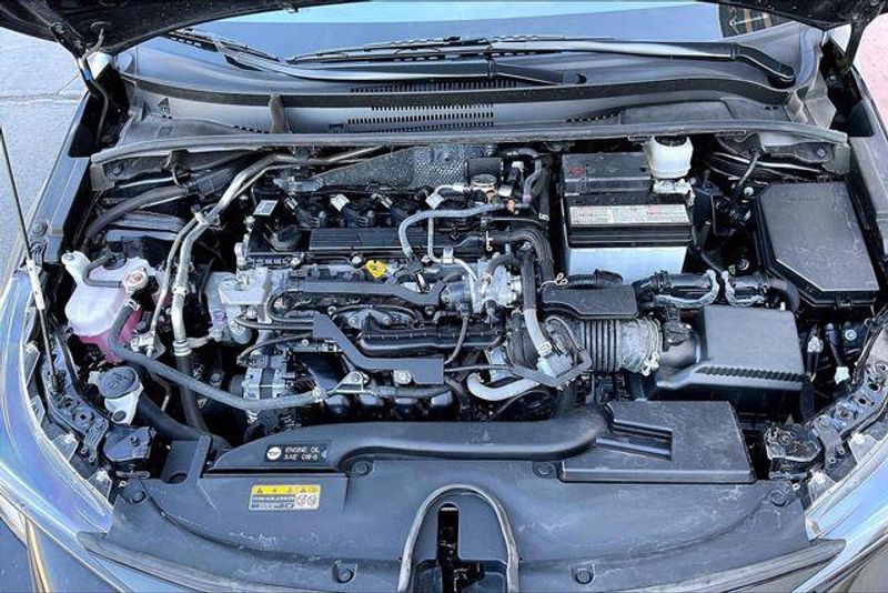 Used 2025 Toyota Corolla Hatchback SEImage 9