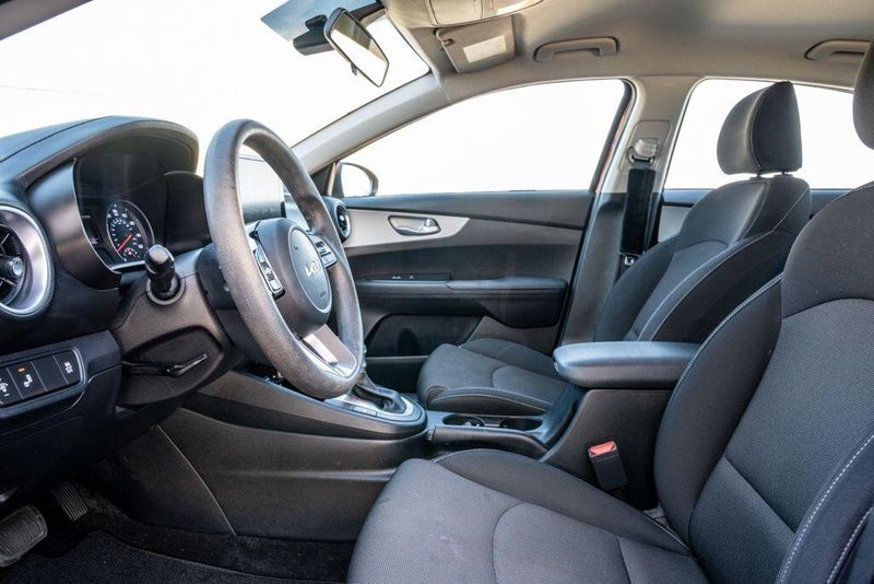 Used 2023 Kia Forte LXSImage 11