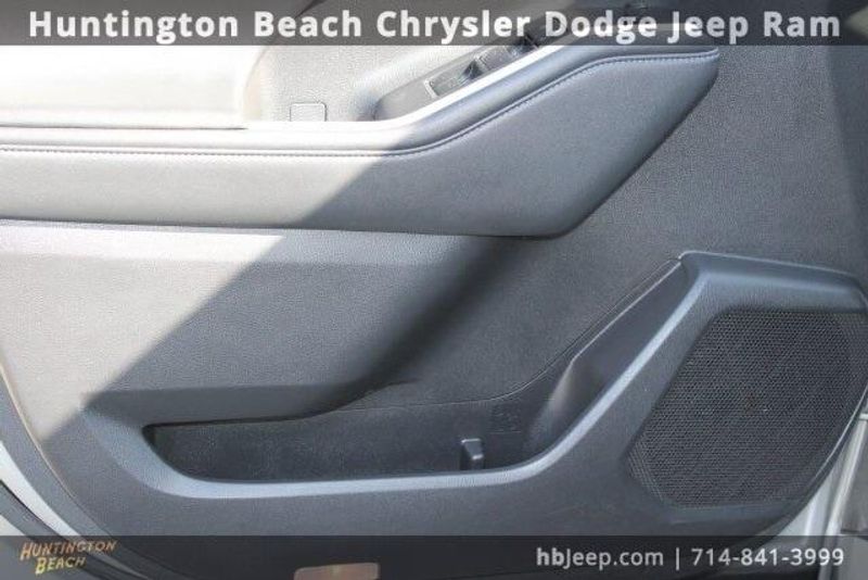 2021 Toyota Highlander Hybrid XLEImage 12