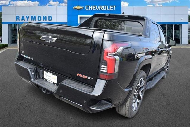 2024 Chevrolet Silverado EV RSTImage 3