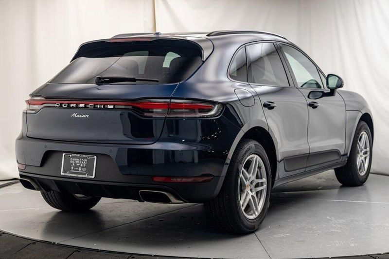 2021 Porsche Macan BaseImage 5