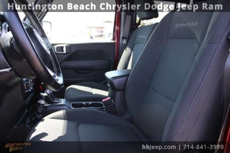 2021 Jeep Wrangler Unlimited SaharaImage 33