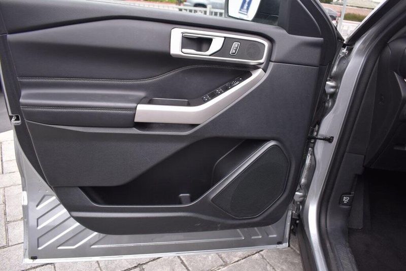 Used 2023 Ford Explorer XLTImage 13