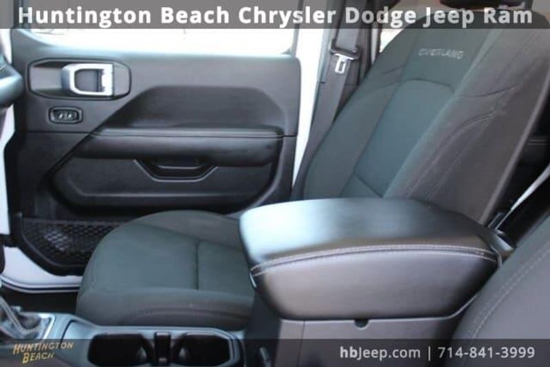 2022 Jeep Gladiator OverlandImage 40