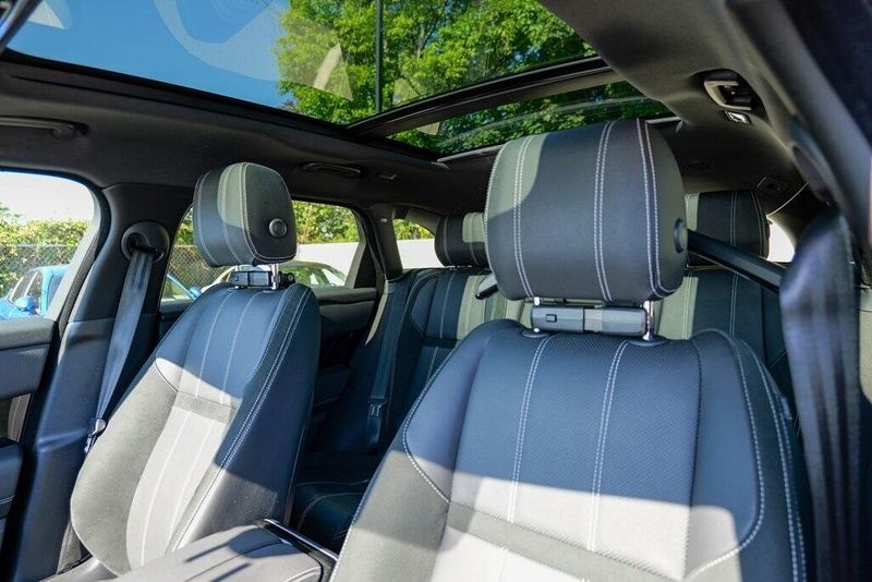 2022 Land Rover Range Rover Velar P250 R-Dynamic S photo 22