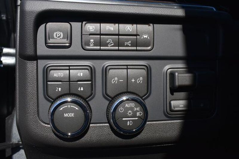 New 2026 Chevrolet Suburban PremierImage 29