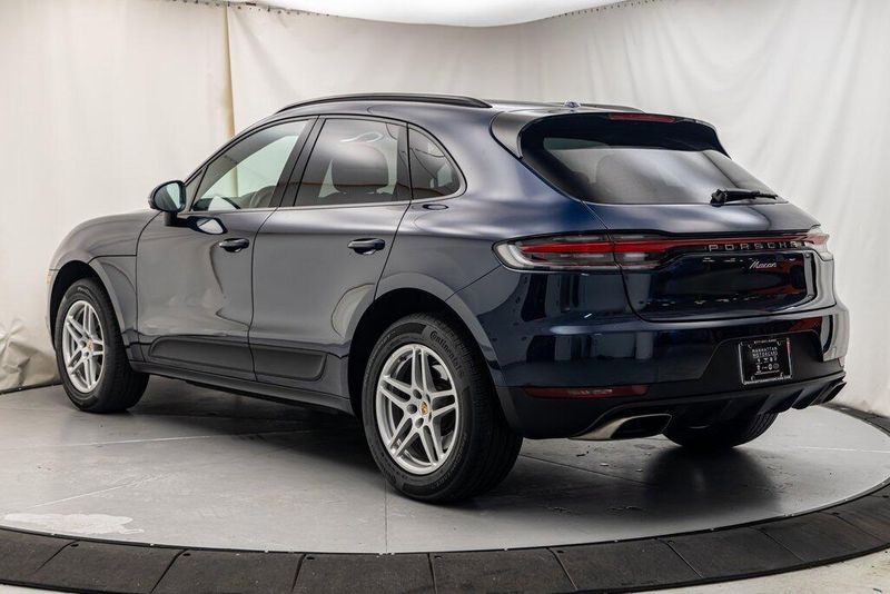 2021 Porsche Macan BaseImage 3