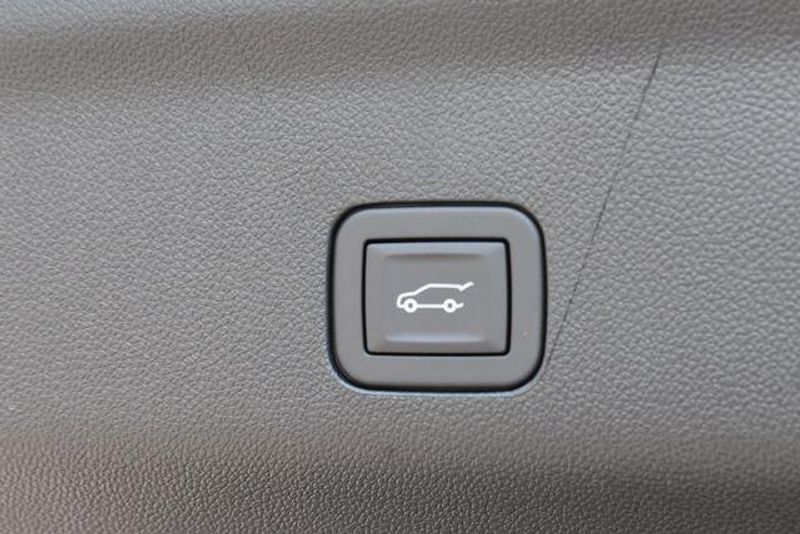 New 2026 Chevrolet Suburban High CountryImage 25