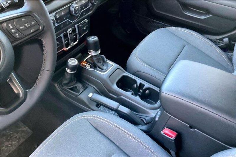 New 2026 Jeep Wrangler 4-door Sport SImage 7