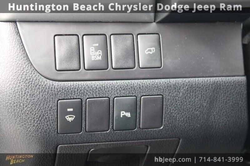 2016 Toyota Highlander LimitedImage 13