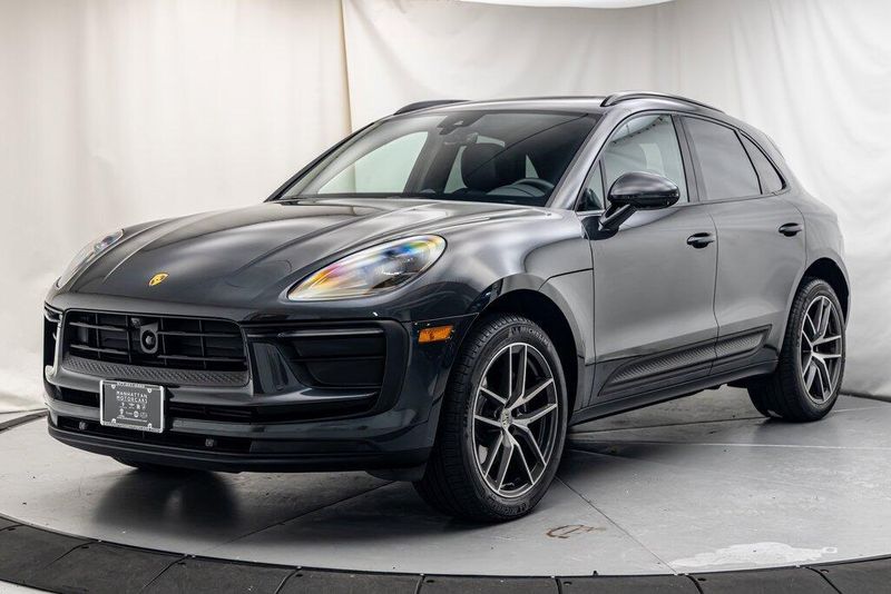 2024 Porsche Macan BaseImage 1