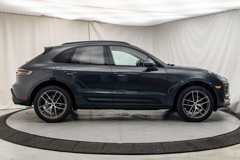 2024 Porsche Macan BaseImage 6