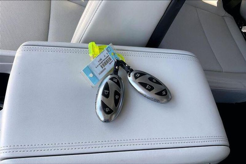 Used 2024 Hyundai Santa Fe CalligraphyImage 11