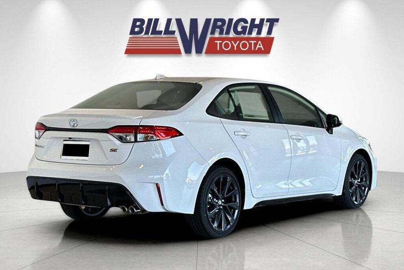 New 2027 Toyota Corolla SEImage 3