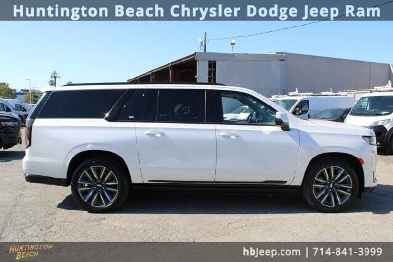 2021 Cadillac Escalade ESV Sport PlatinumImage 3