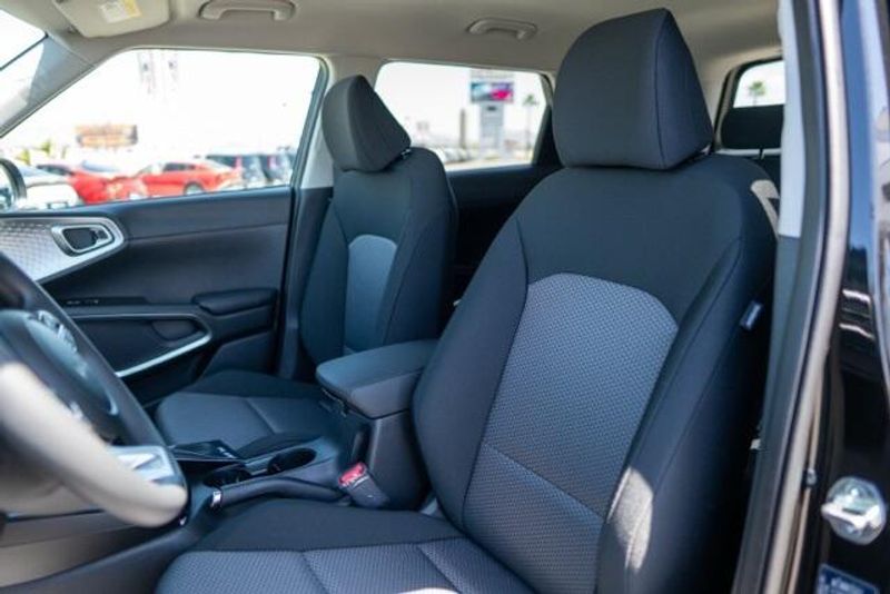 2025 Kia Soul LXImage 9