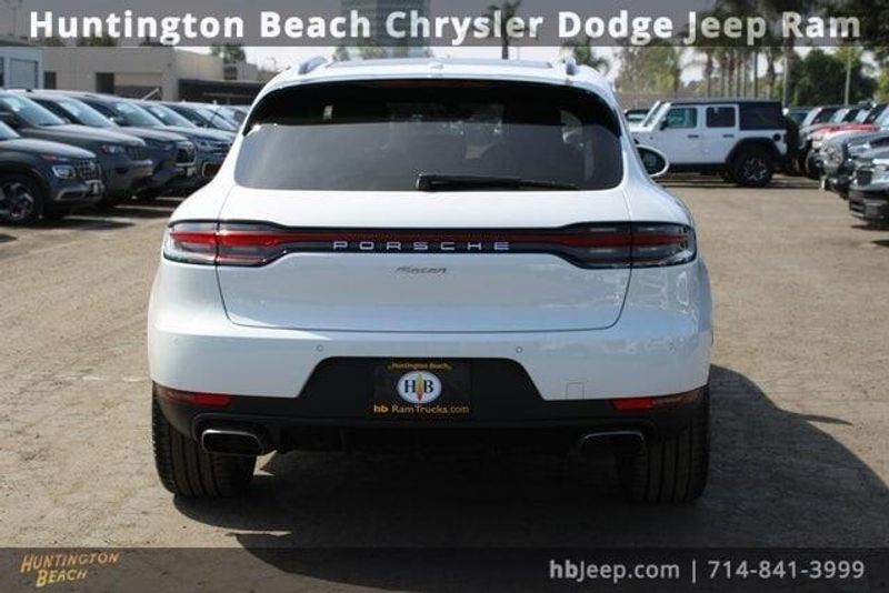 2020 Porsche Macan BaseImage 4