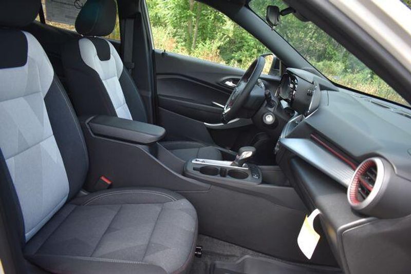 New 2026 Chevrolet Trax 1RSImage 13