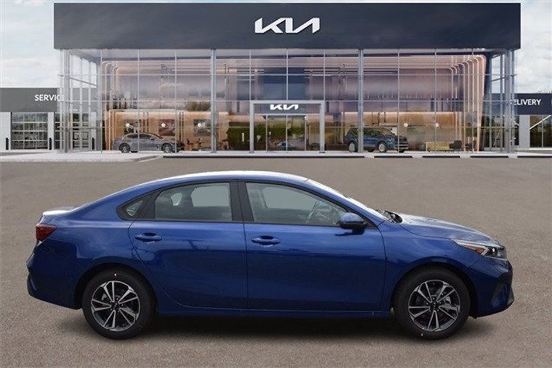 2024 Kia Forte LXSImage 2