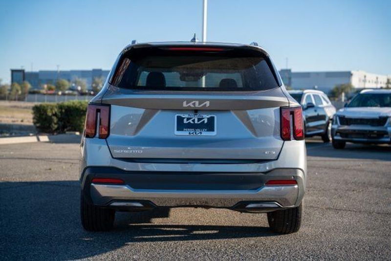 New 2026 Kia Sorento Hybrid EXImage 6