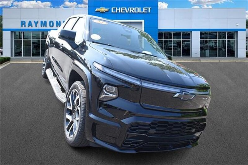 New 2024 Chevrolet Silverado EV RSTImage 9