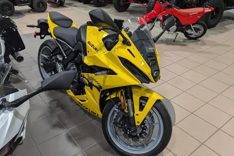 2025 SUZUKI GSXS 8R PEARL IGNITE YELLOW 