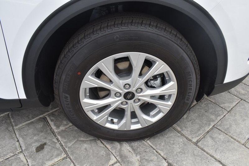 New 2025 Ford Escape ActiveImage 4