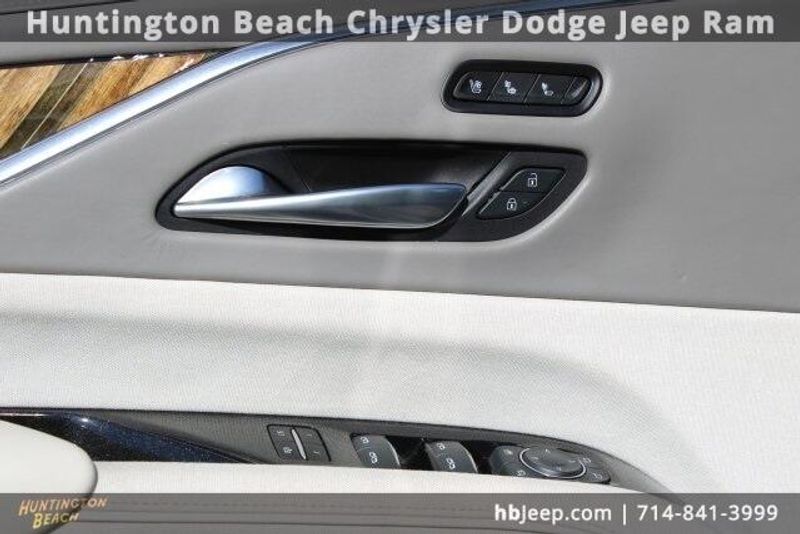 2021 Cadillac Escalade ESV Sport PlatinumImage 15