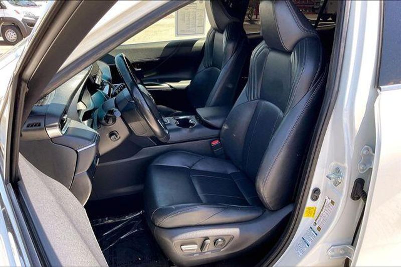 Used 2021 Toyota Venza LimitedImage 24