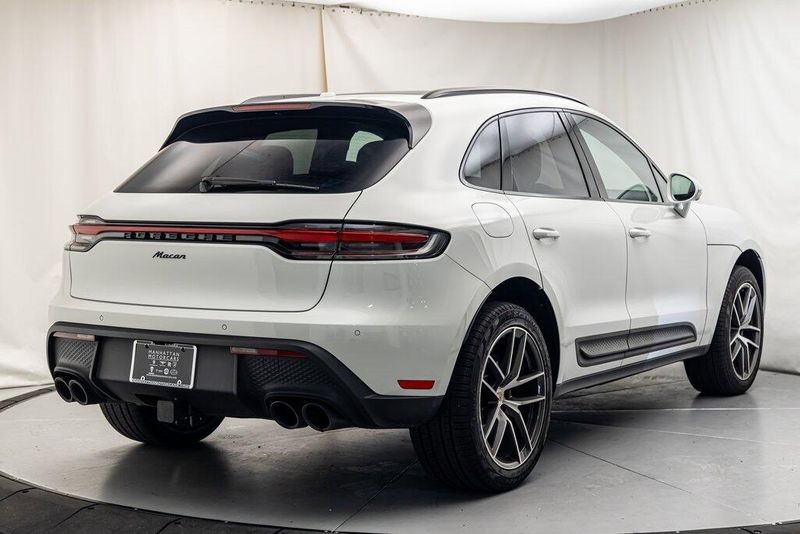 2024 Porsche Macan BaseImage 5