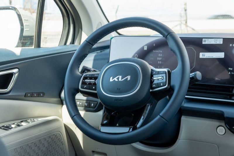 New 2026 Kia Carnival Hybrid EXImage 22