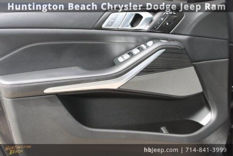 2020 BMW X7 xDrive40iImage 12