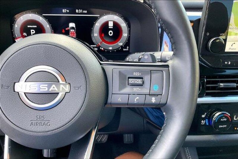 Used 2025 Nissan Pathfinder PlatinumImage 19